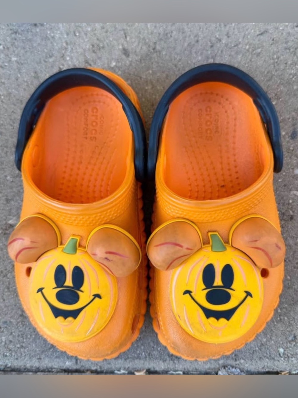 CROCS Disney Mickey Mouse Pumpkin Size 9